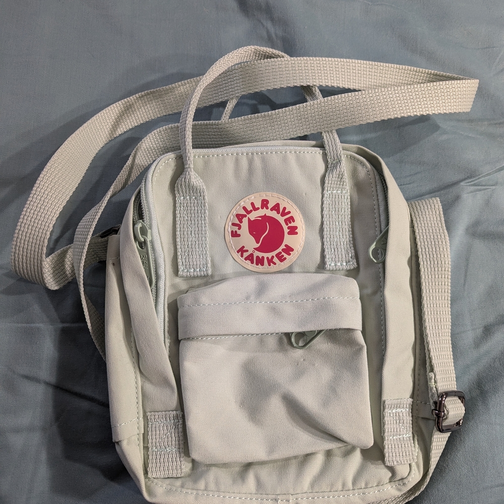 Fjällräven Kånken Mini Sling in Mint Green